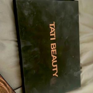 Tati beauty vol 1 eyeshadow platte